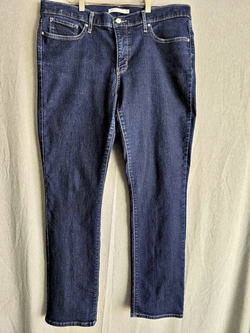 Levi's 314 Shaping Straight Jeans Plus Size 38x31 Dark Wash (Tag 34x32)